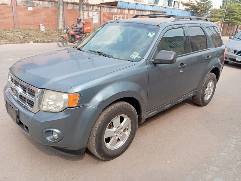 Thumbnail 12 of 2010 Ford Escape